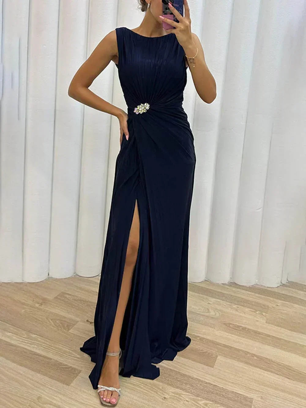 Kendra - Vestido Maxi Dividido Atemporal y Elegante