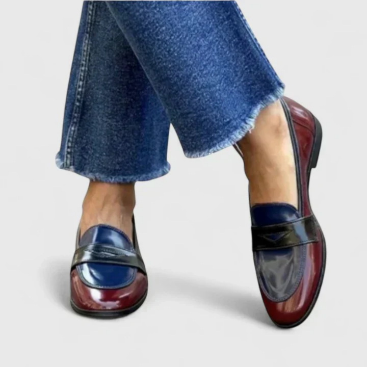MARLEEN | MOCASÍN AZUL MARINO CON TACÓN BAJO