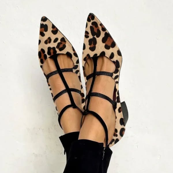BALLET FLATS CON ESTAMPADO DE ANIMAL Y TIRAS