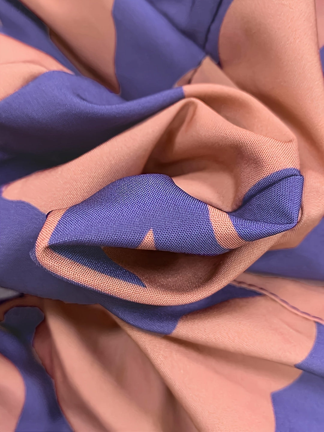 Beatrix - Vestido con Solapa y Estampado Floral de Alto Estándar