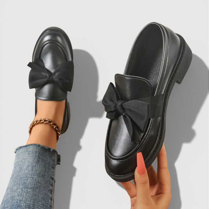 MAERYL – MOCASINES CON DETALLE DE LAZO