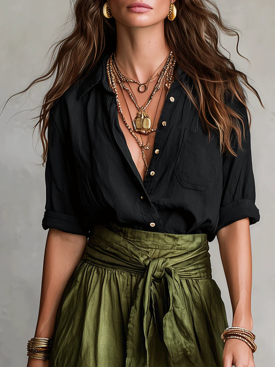 Vera – Conjunto de Dos Piezas: Camiseta Negra y Falda Midi Verde Oliva