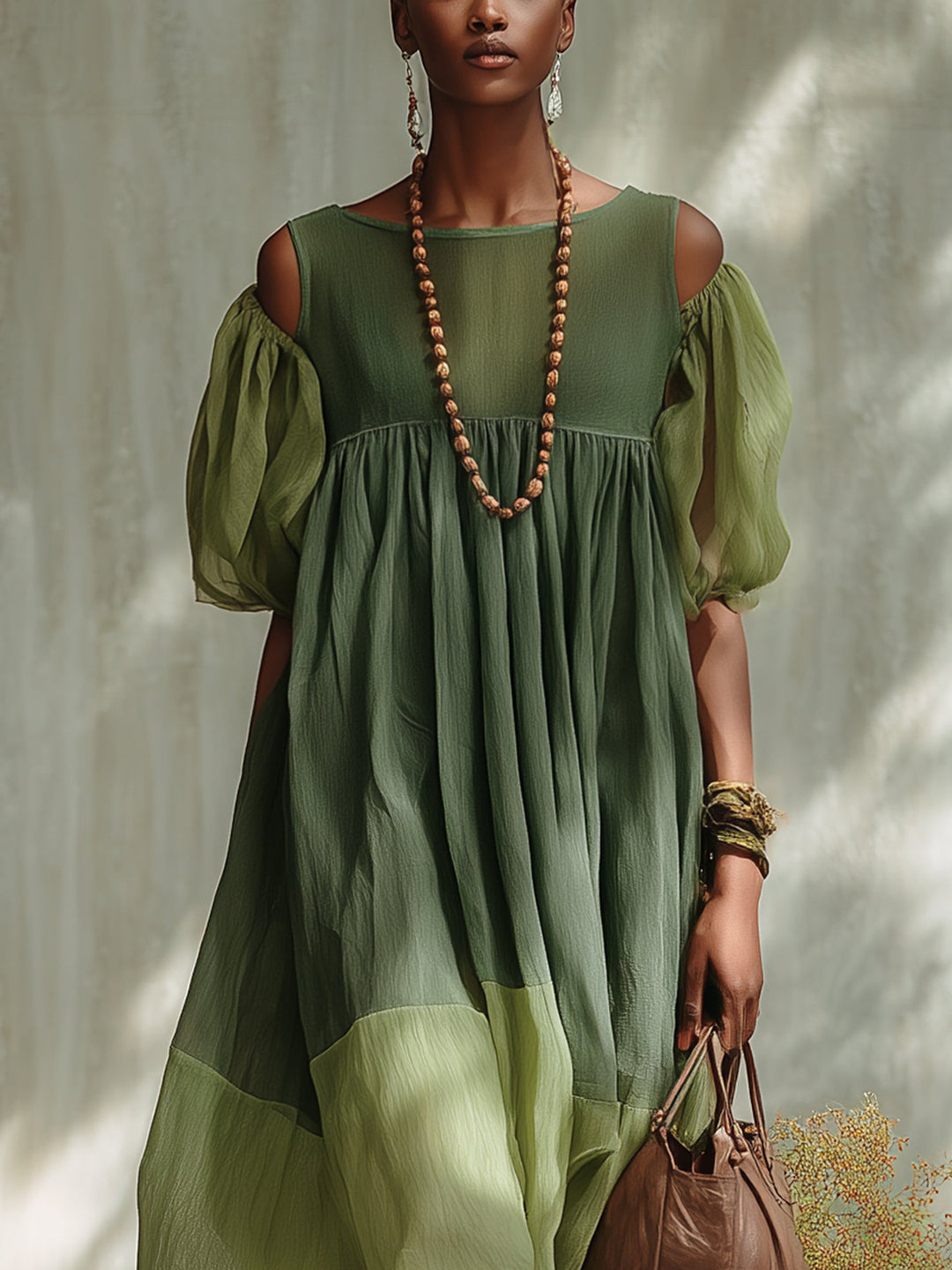 Vestito Midi Verde in Chiffon Senza Spalline e Manica Corta